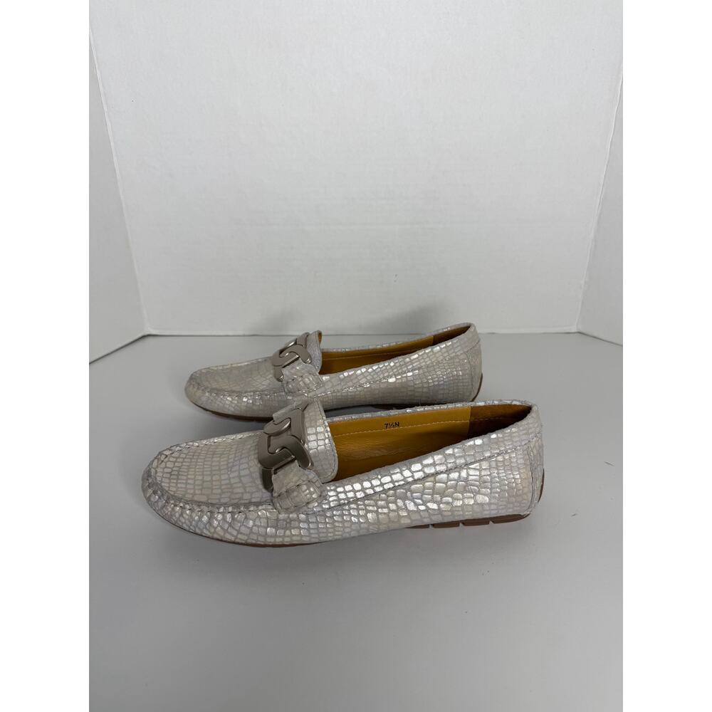 Vaneli AIKER Womens Leather Driving Shoe Champagne Womens 7.5